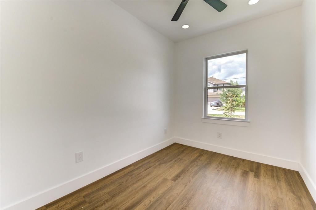 4554 Newberry Street - Photo 6