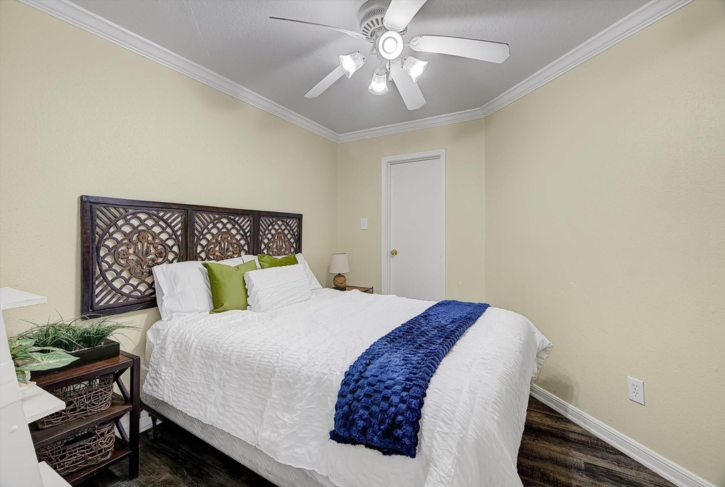 6300 Seawall Boulevard - Photo 11