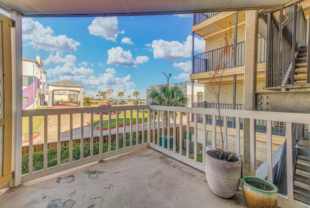 6300 Seawall Boulevard - Photo 17