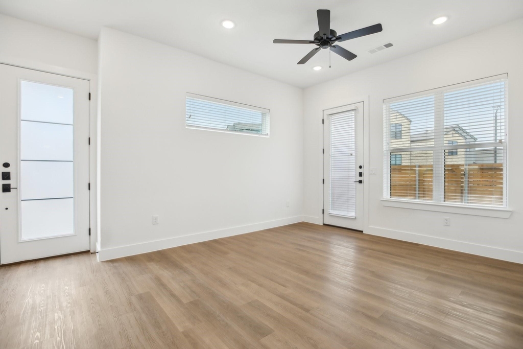 1601-301 Mustang Drive - Photo 5
