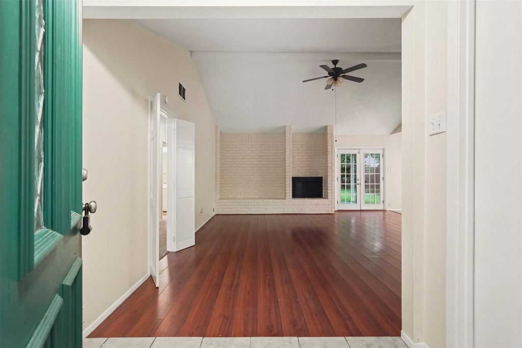 423 Pickford Drive - Photo 2