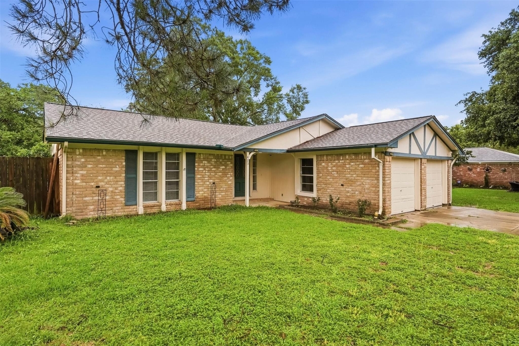 423 Pickford Drive - Photo 1