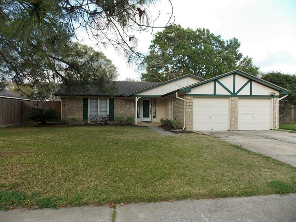 423 Pickford Drive - Photo 0