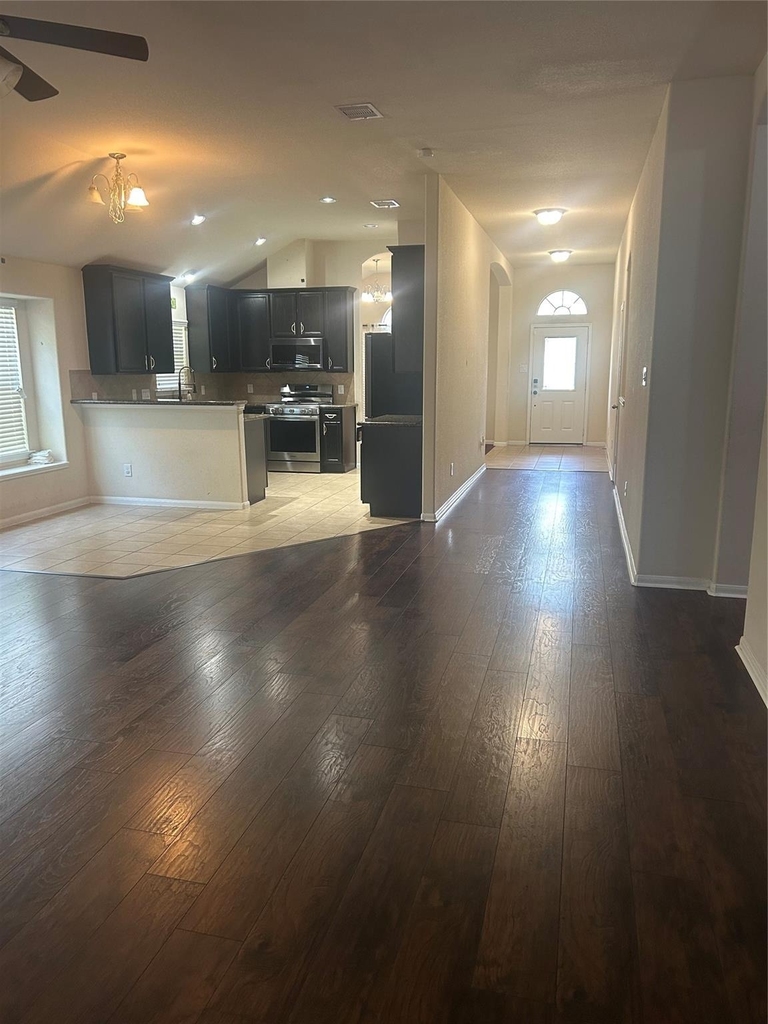 8407 N Broadleaf Avenue N - Photo 7