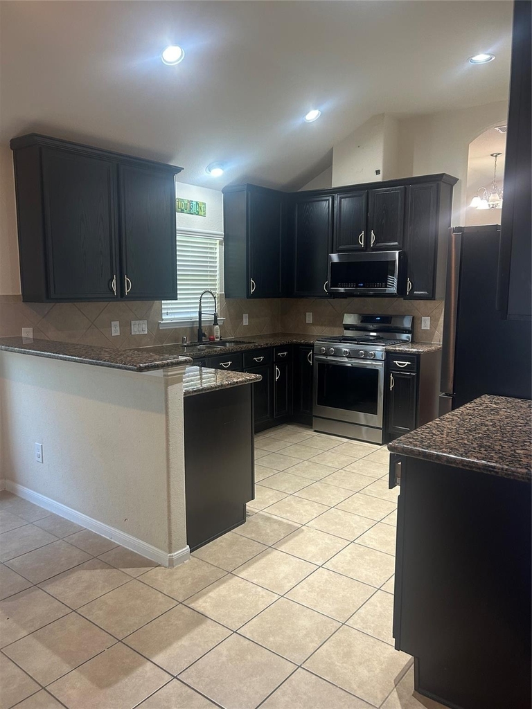 8407 N Broadleaf Avenue N - Photo 6