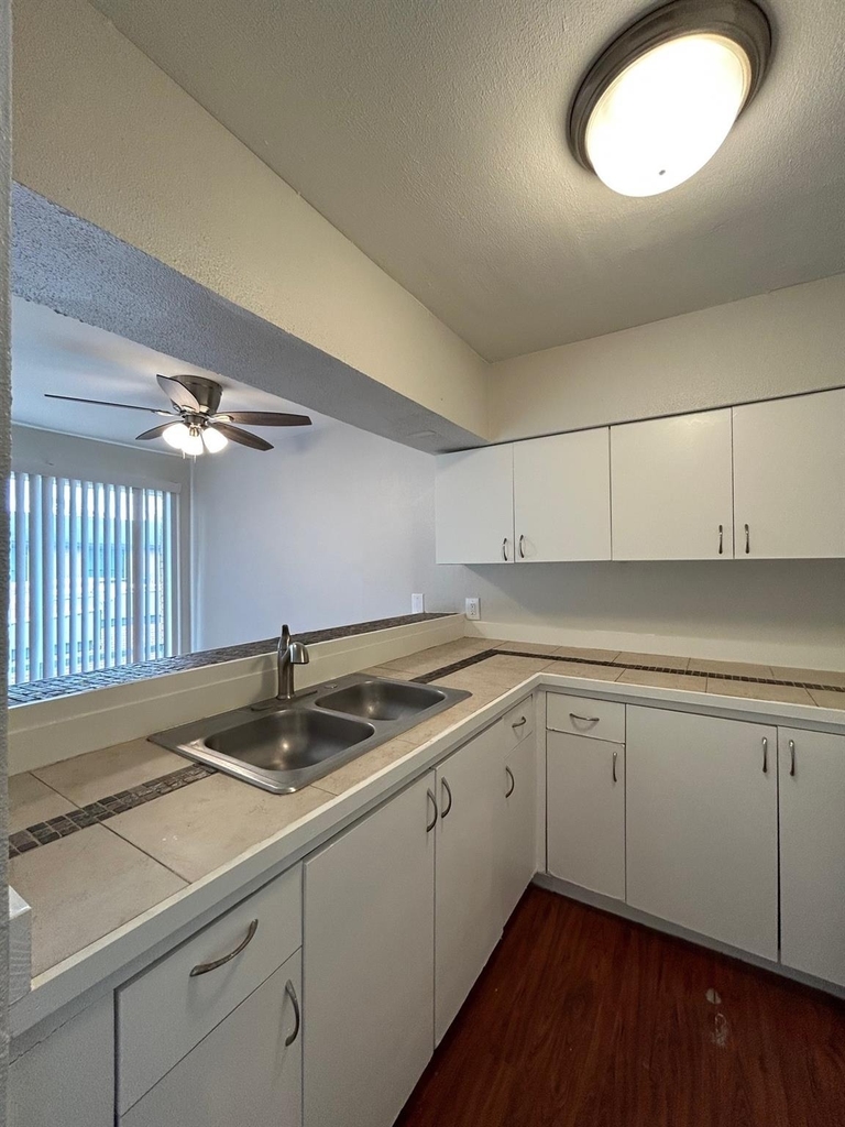 3629 N Mac Gregor Way - Photo 9