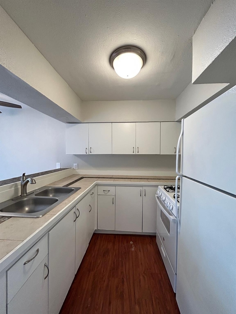 3629 N Mac Gregor Way - Photo 8
