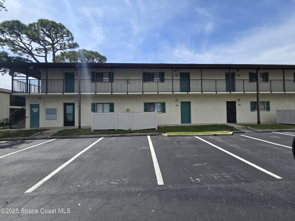 505 Landings Way - Photo 0
