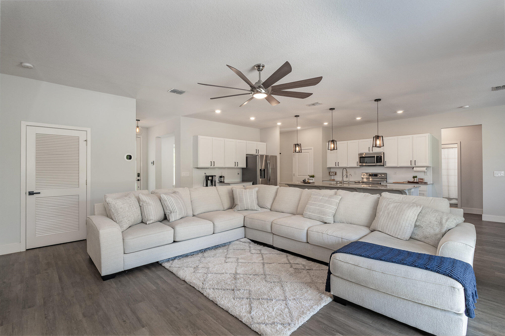620 Cecelia Avenue Se - Photo 3