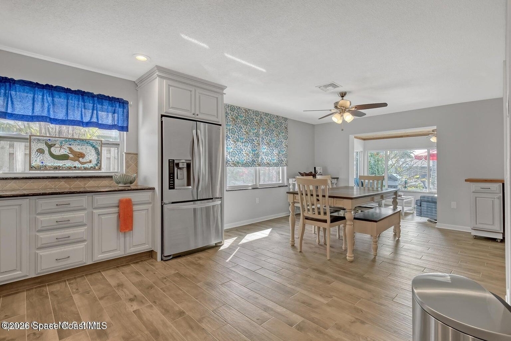 319 Dorset Drive - Photo 12