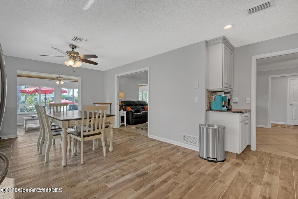 319 Dorset Drive - Photo 11