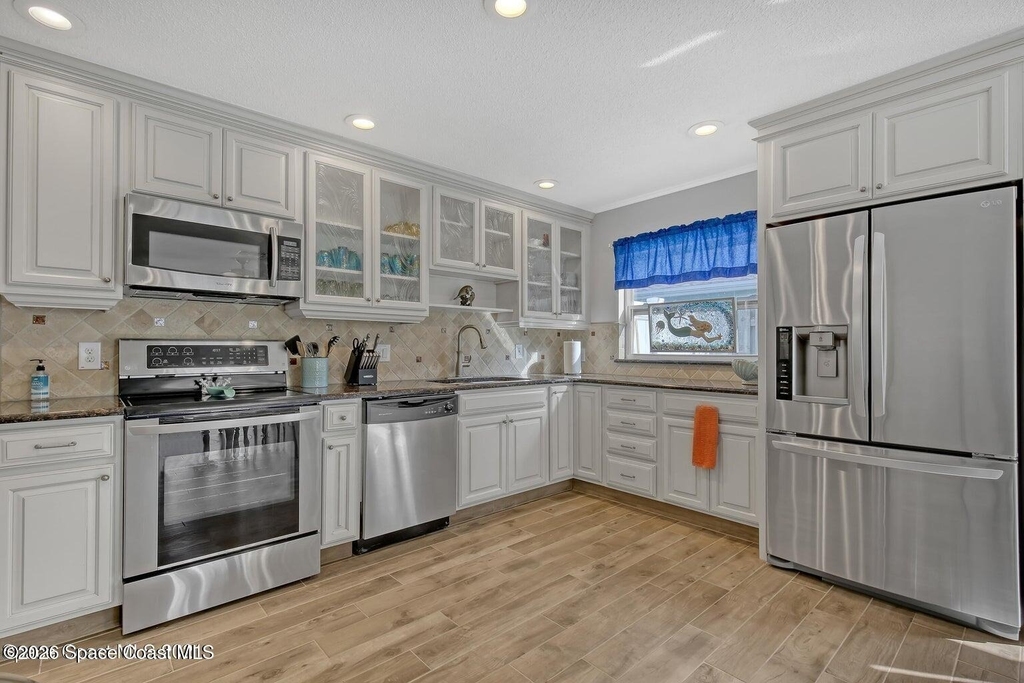 319 Dorset Drive - Photo 10