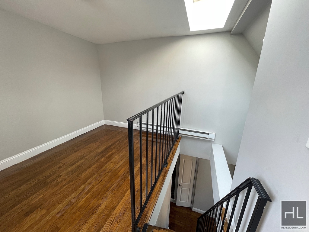 East 13 Street - Photo 8