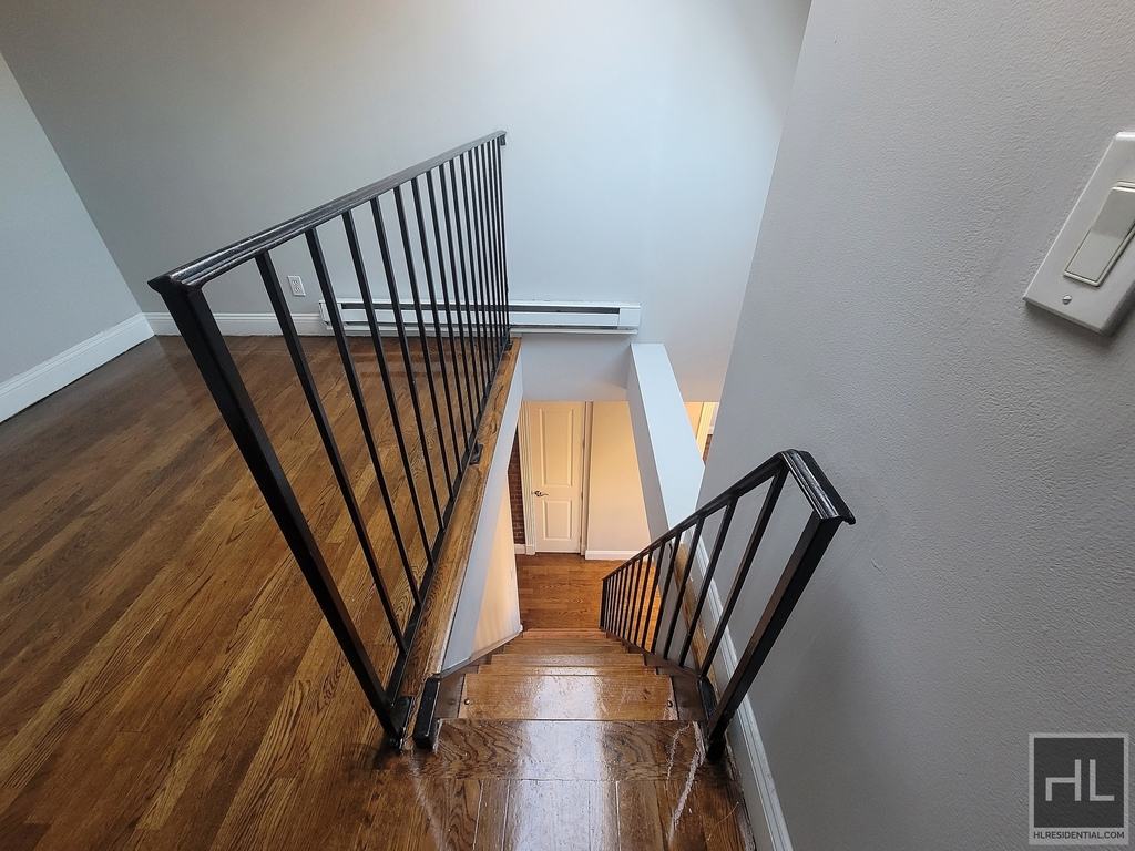 East 13 Street - Photo 6