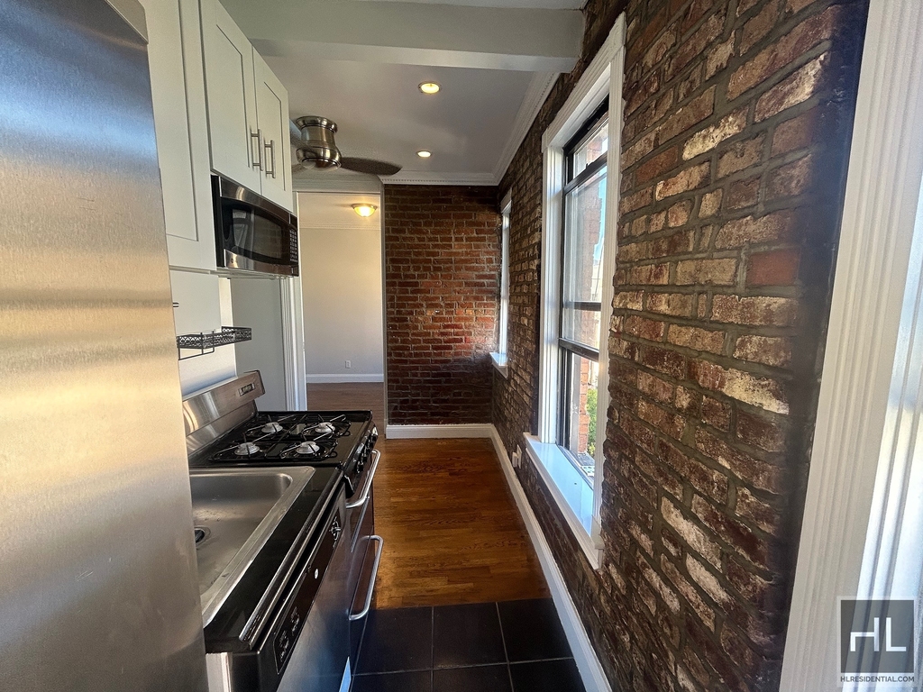 East 13 Street - Photo 4