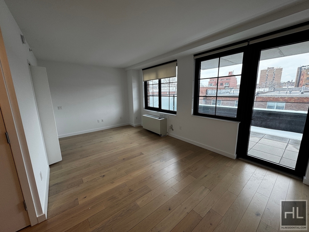Northern Boulevard - Photo 1