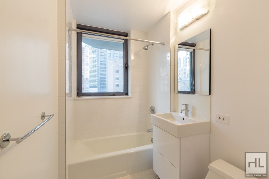 West 48th Street - Photo 6
