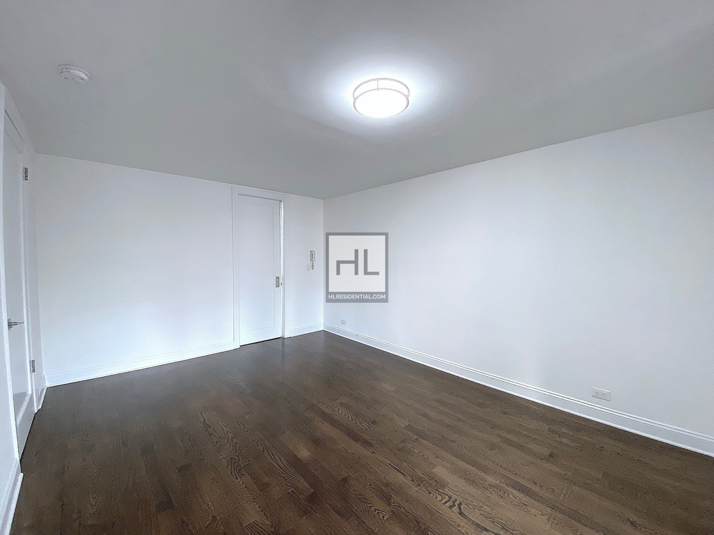 East 35 Street - Photo 5