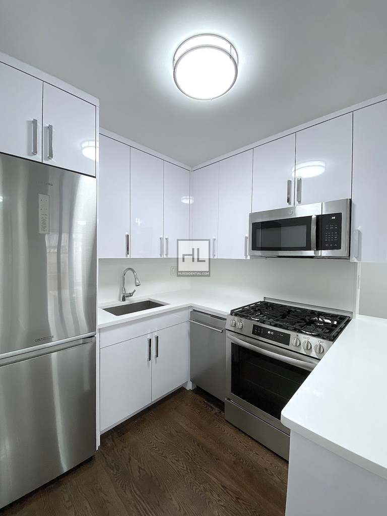 East 35 Street - Photo 3