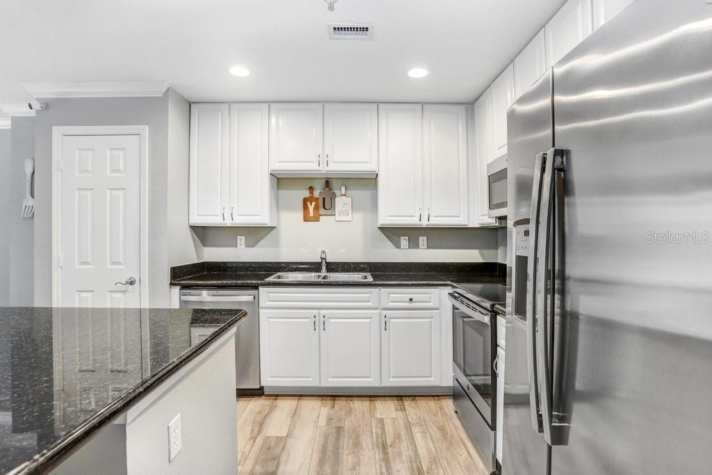 9838 W Park Village Drive - Photo 9