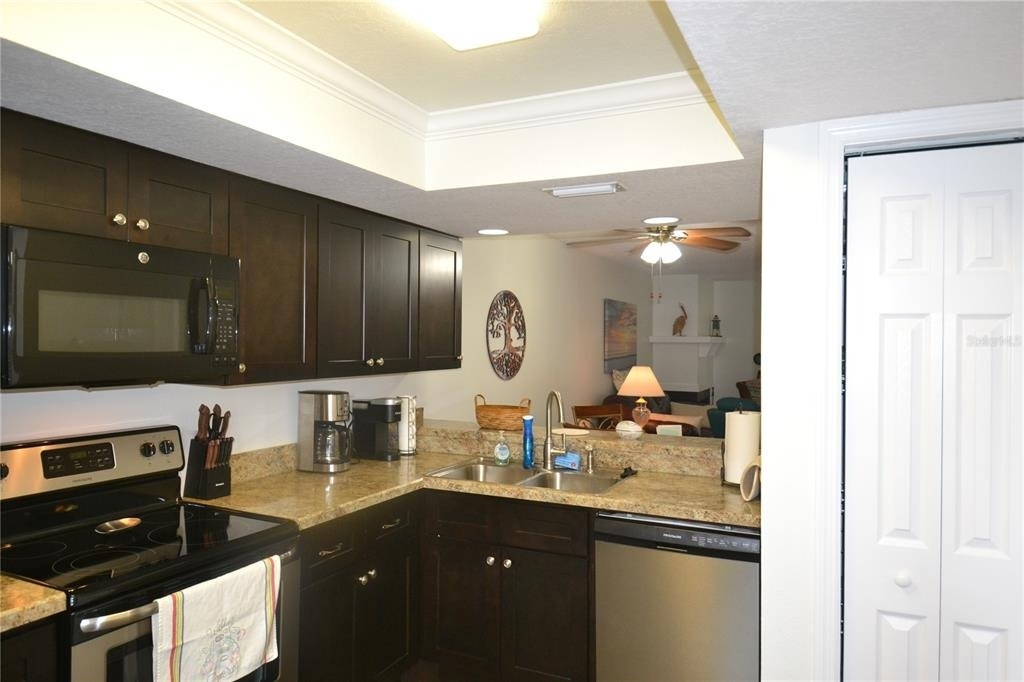 161 Lakeside Drive - Photo 4