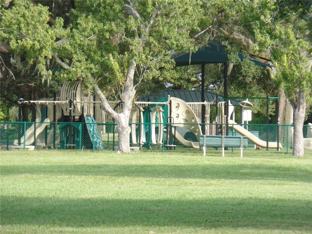 1240 70th Street N - Photo 14