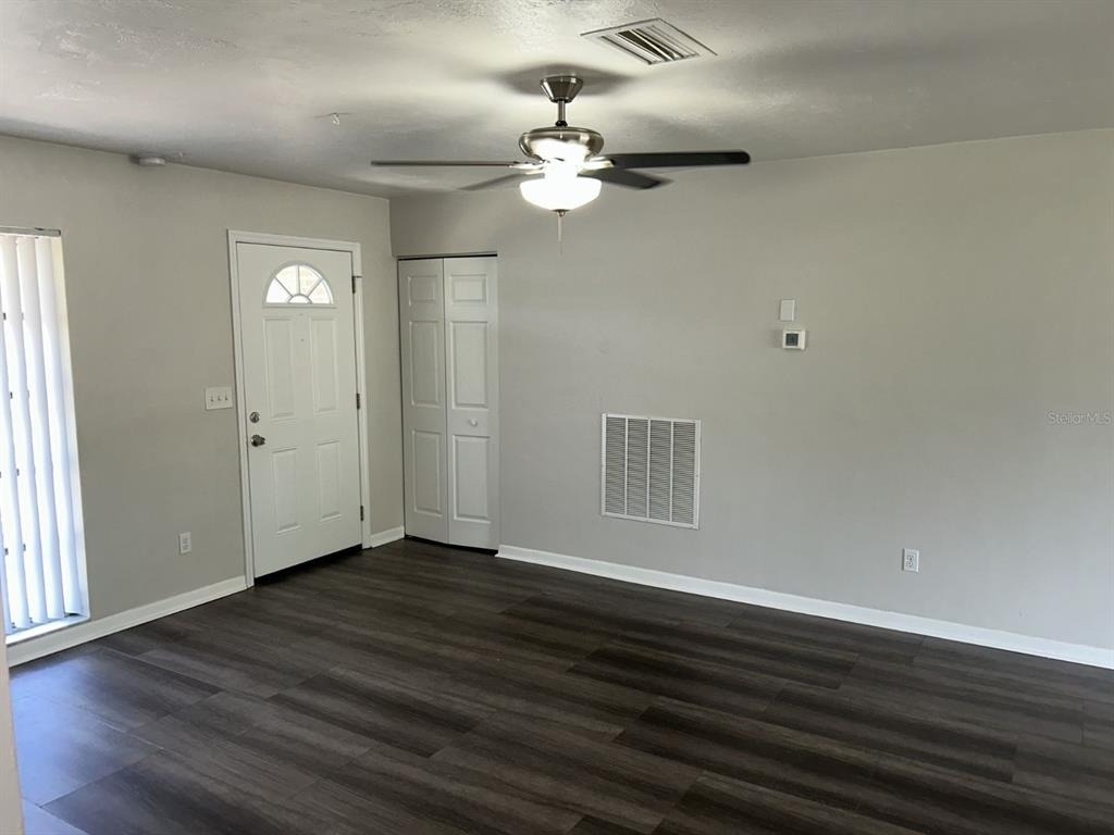 1241 Pilgrim Rd - Photo 2