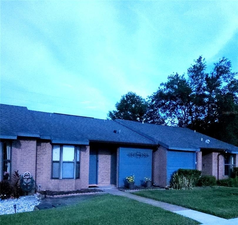 2510 King Oak Circle - Photo 0