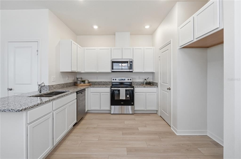 9572 Westside Hills Drive - Photo 8