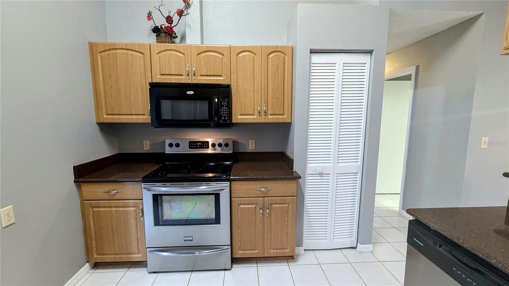 926 Chelsea Way - Photo 2