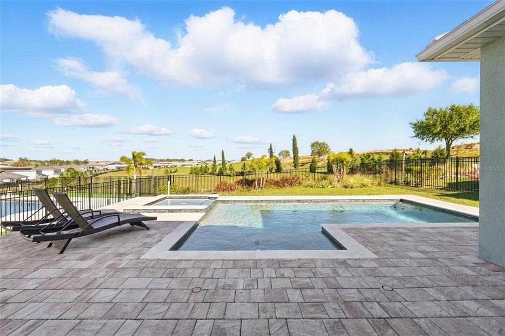 16008 Volterra Point - Photo 36