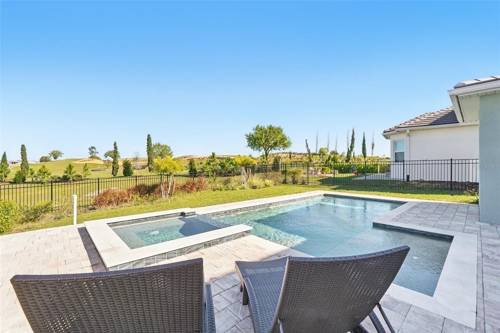 16008 Volterra Point - Photo 37
