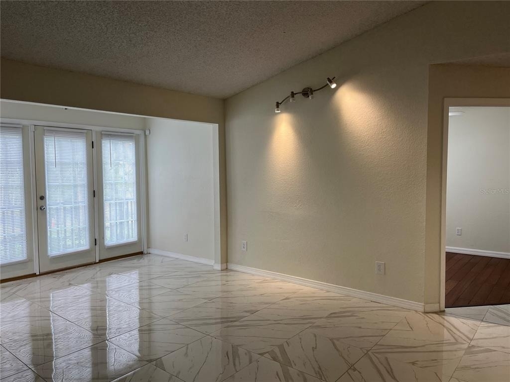 232 Afton Square - Photo 2