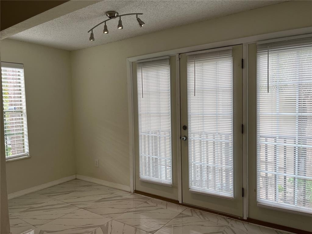 232 Afton Square - Photo 4