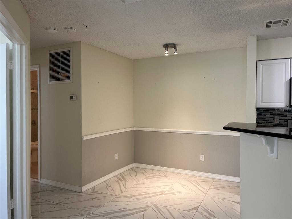 232 Afton Square - Photo 6