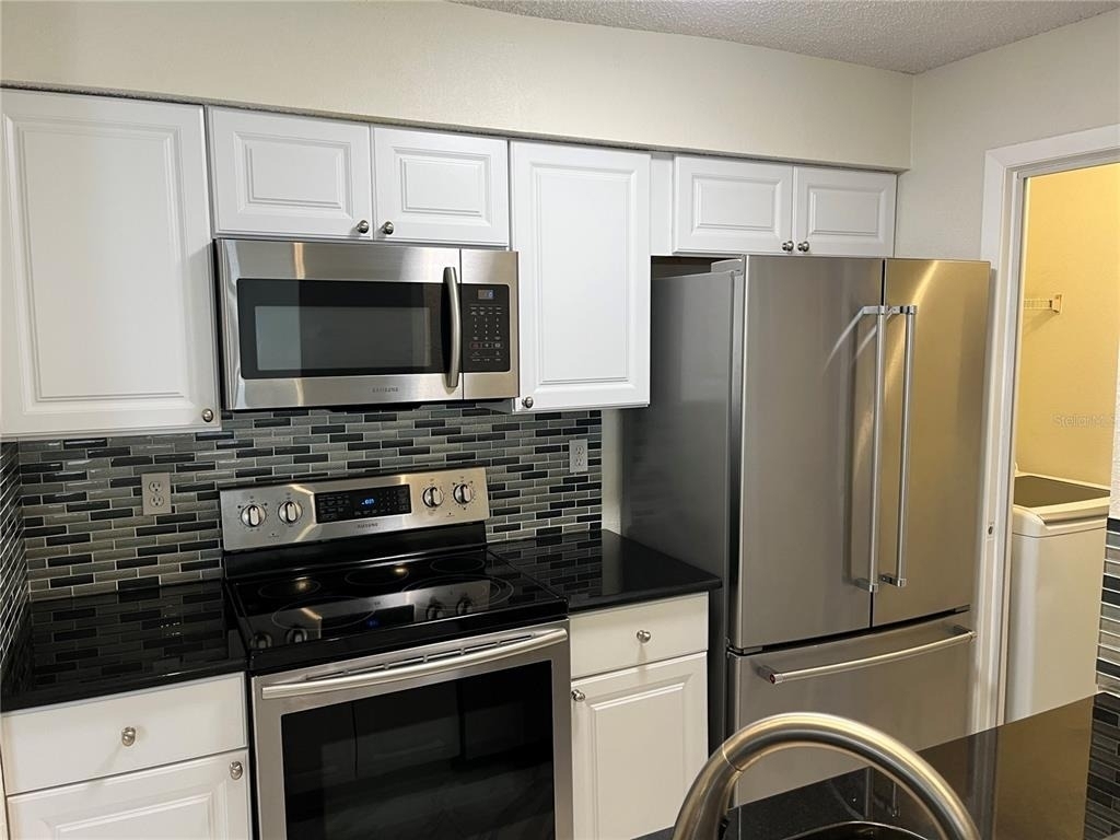 232 Afton Square - Photo 8
