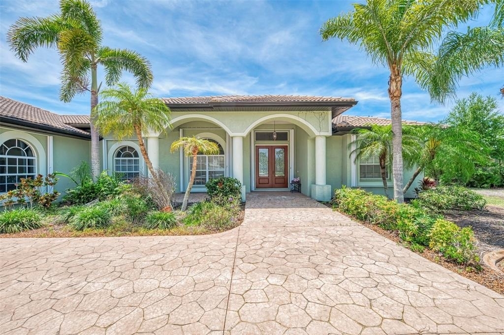 900 Park Place Drive - Photo 0