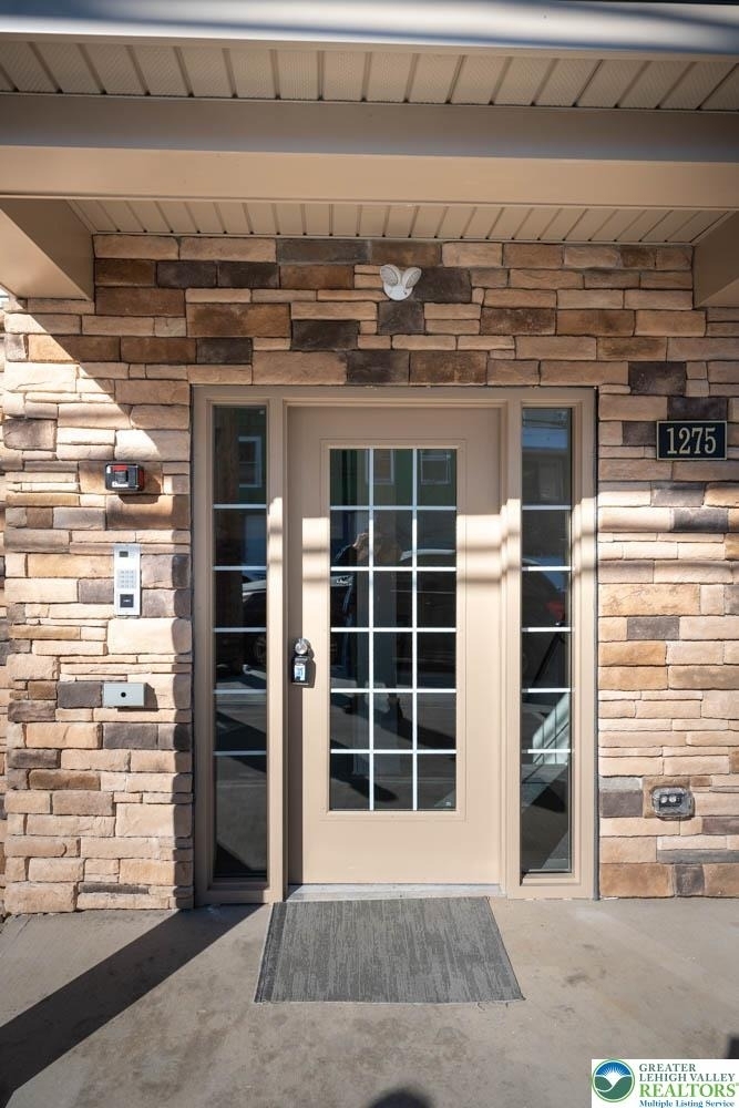 1275 E 4th Street - Photo 2