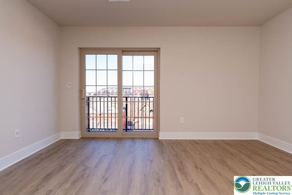 1275 E 4th Street - Photo 14
