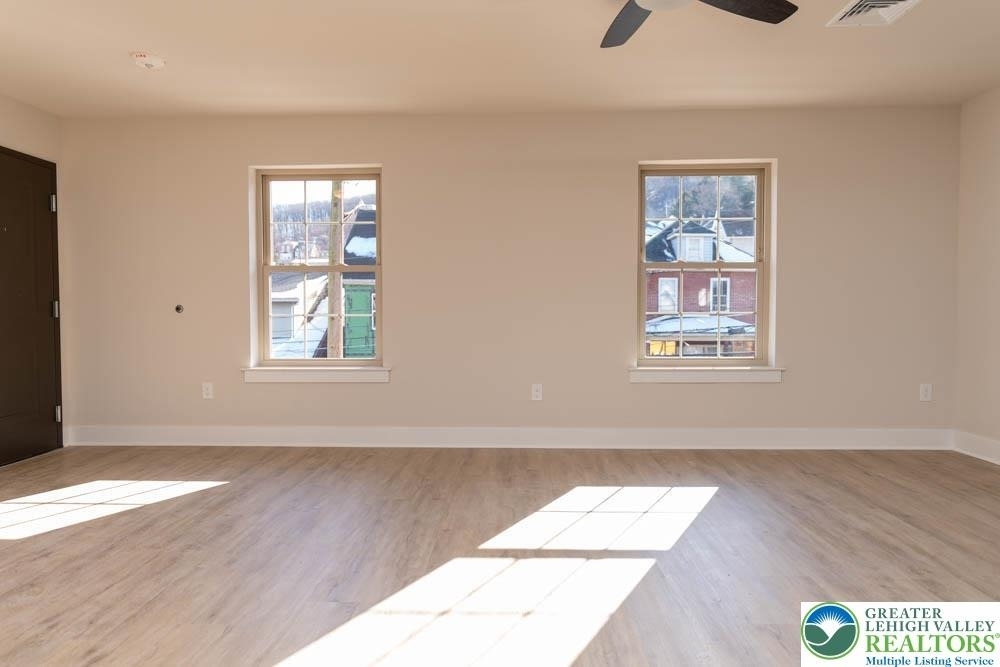 1275 E 4th Street - Photo 3