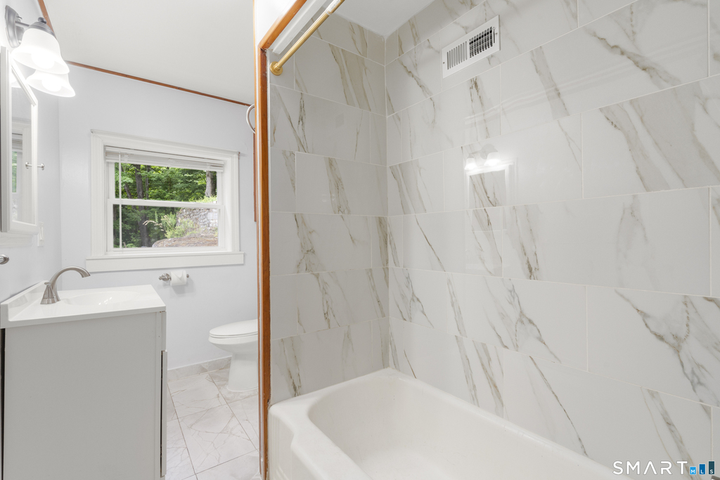 399 Hawthorne Avenue - Photo 24