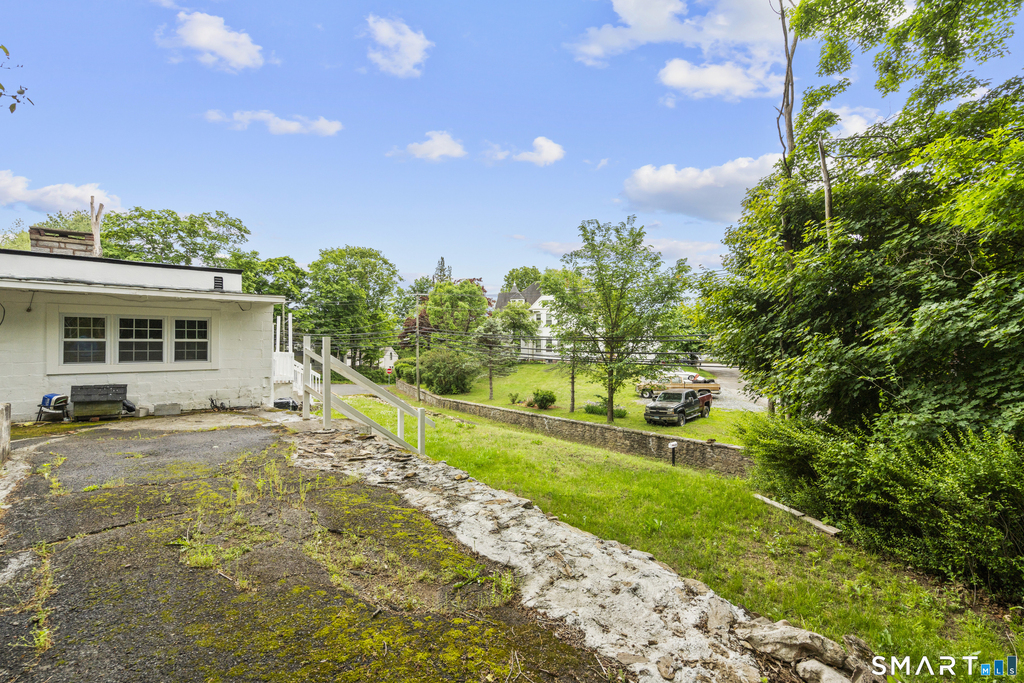 399 Hawthorne Avenue - Photo 5