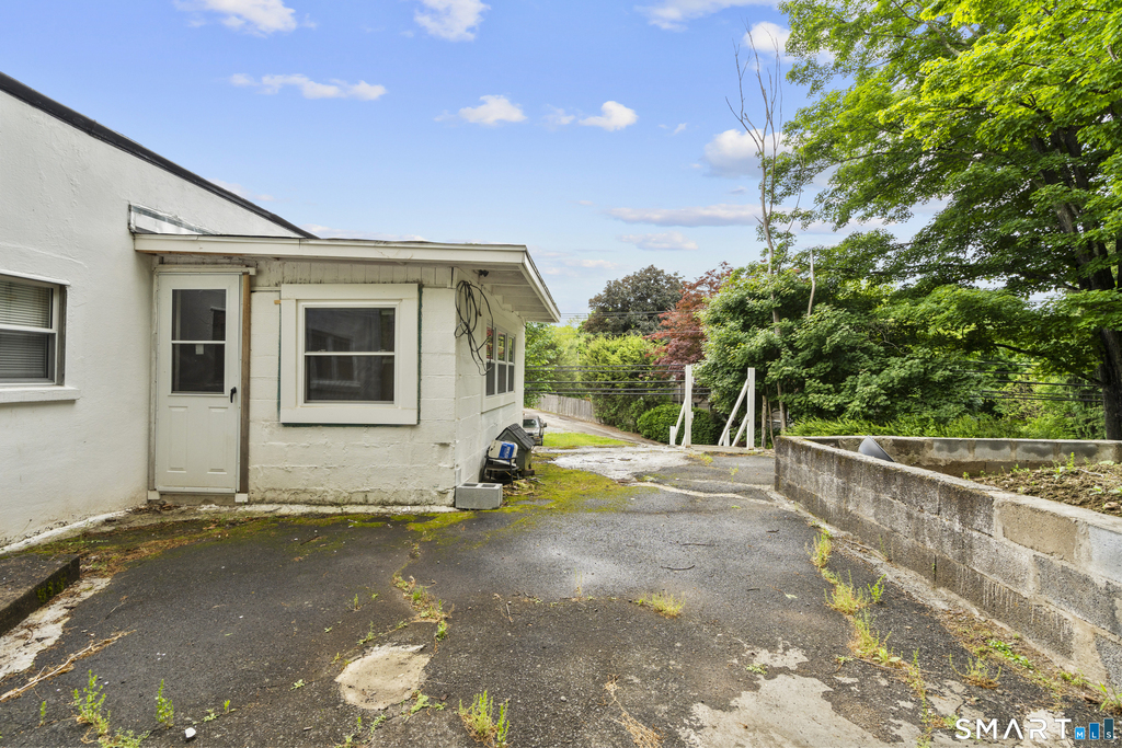 399 Hawthorne Avenue - Photo 2