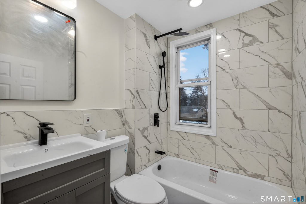 168 Black Rock Avenue - Photo 5