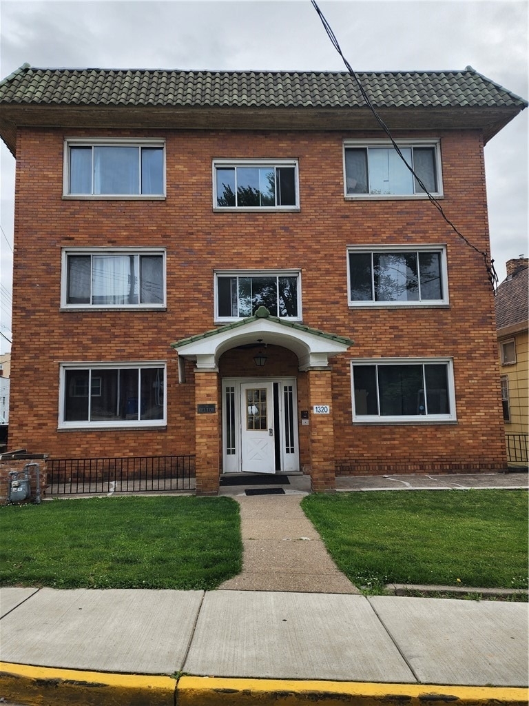 1320 Kelton Ave - Photo 0