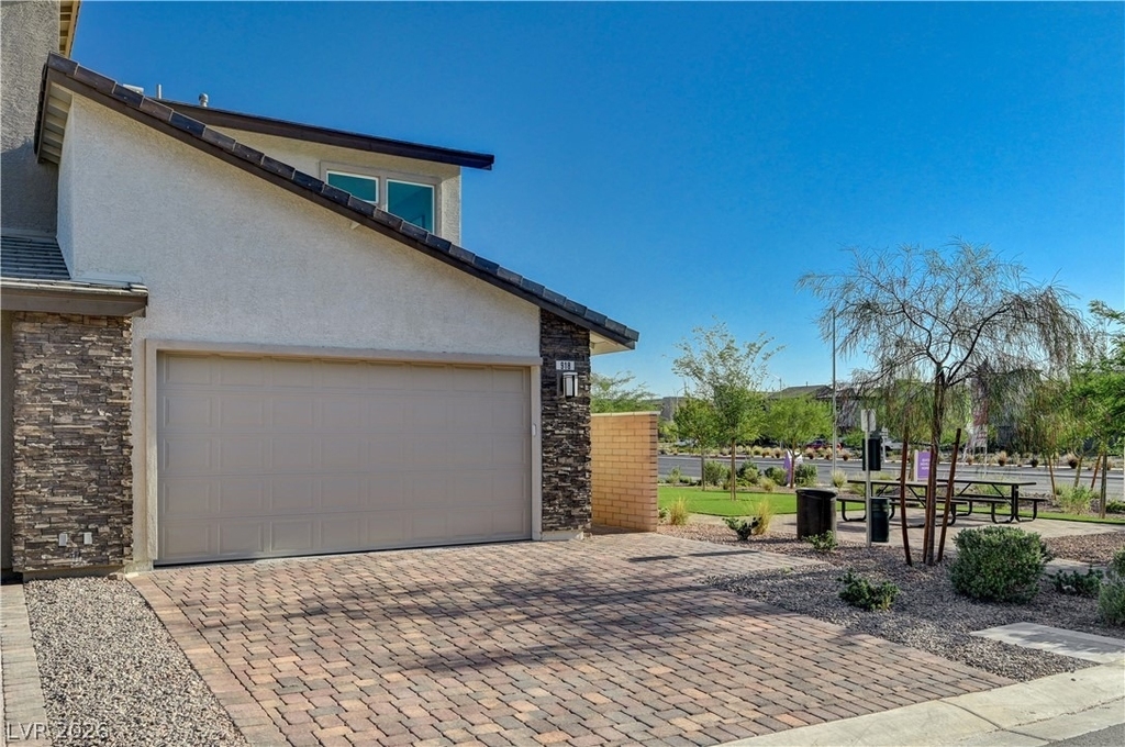 918 Cottonwood Hill Place - Photo 2