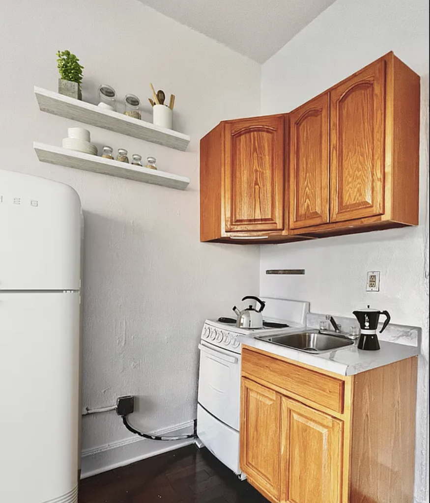 2nd Avenue - Photo 2