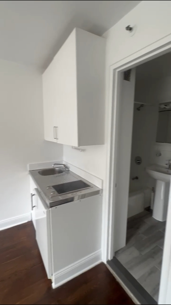 2nd Avenue - Photo 3