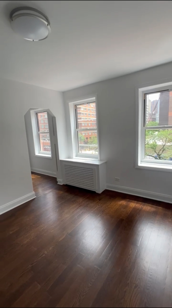 2nd Avenue - Photo 6