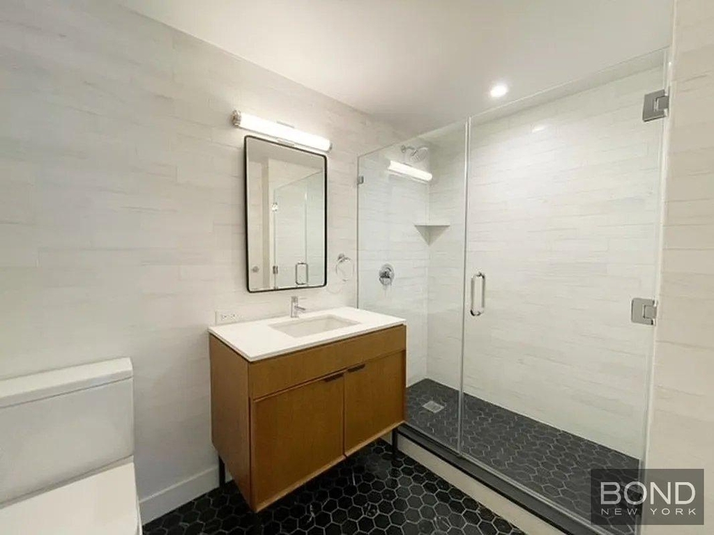 East 54th Street - Photo 3